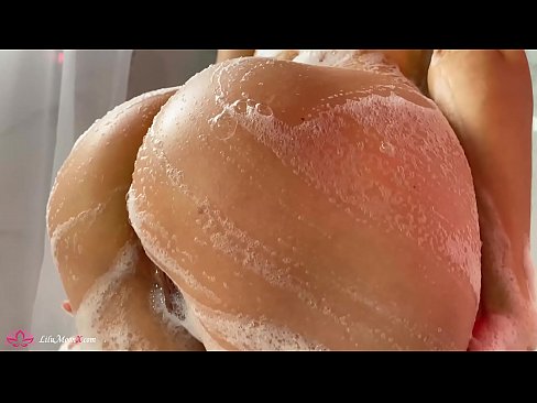 ❤️ Brunette شاور میں شدید orgasm کے لئے وائبریٹر کے ساتھ بلی میں مشت زنی کرتی ہے۔ ☑  ہم پر ur.newsexxxx.ru ❌️❤